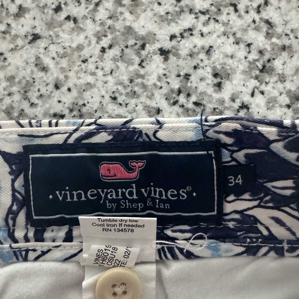 Vineyard Vines Navy and White Floral Men's Shorts - Picture 3 of 3